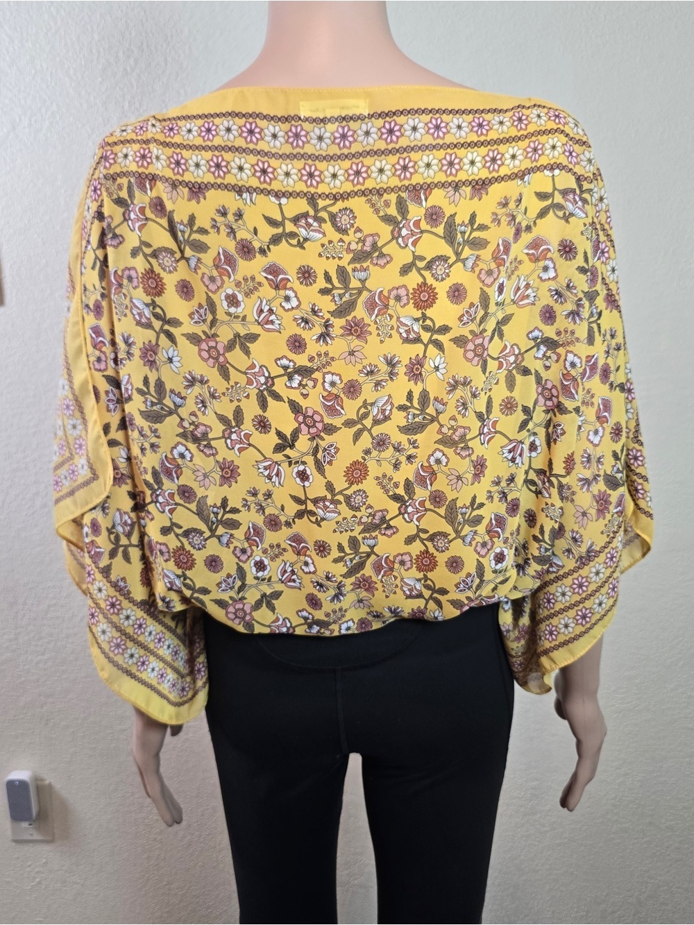 Max Studio Blouse Ruffle Sleeve Yellow Size Large - Picture 7 of 11